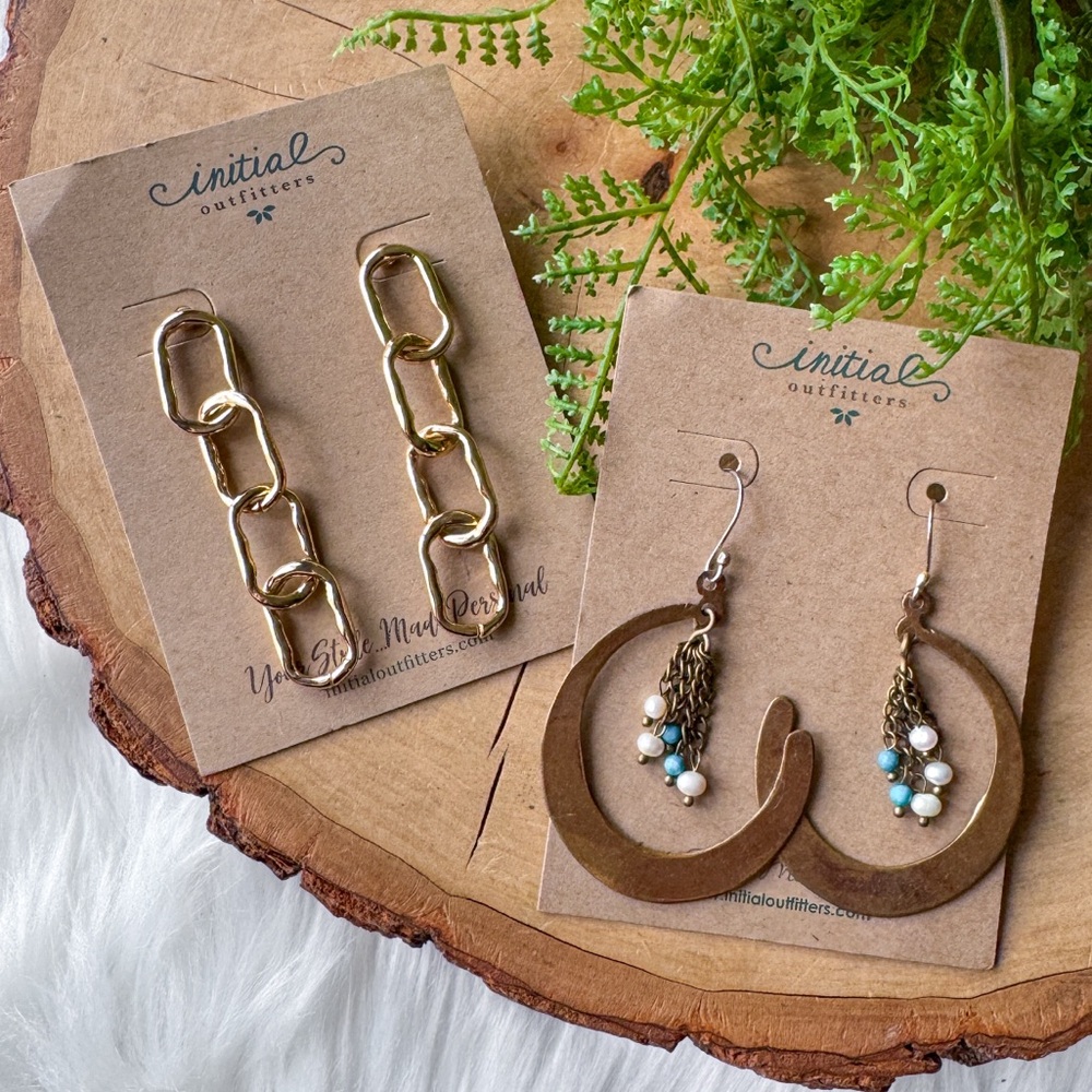 2x Initial Outfitters Gold Chain Horseshoe Patina Pearl Statement Earrings